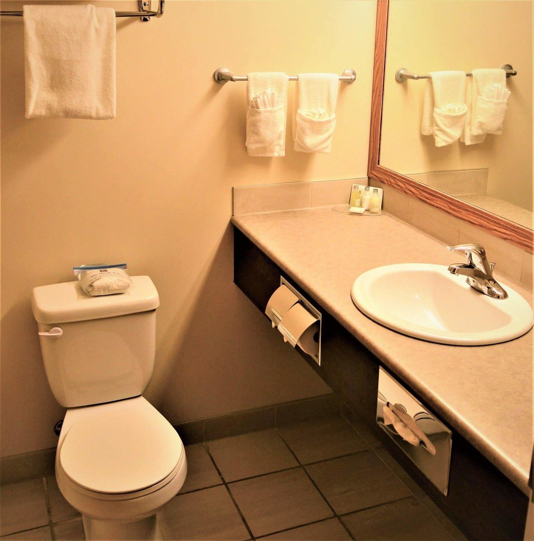 Sigma Inn & Suites Hudson'S Hope Hudson Hope Esterno foto