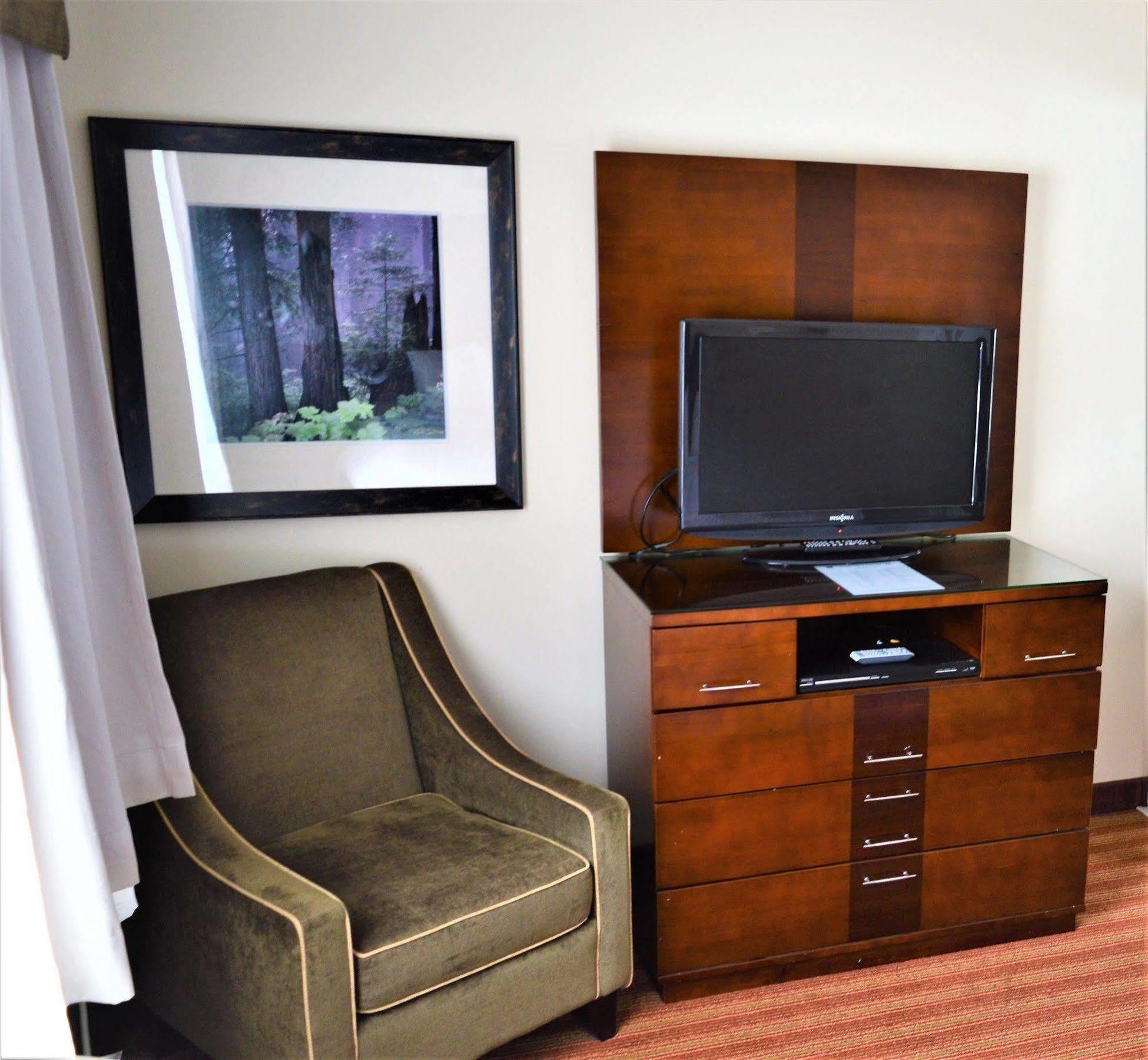 Sigma Inn & Suites Hudson'S Hope Hudson Hope Esterno foto
