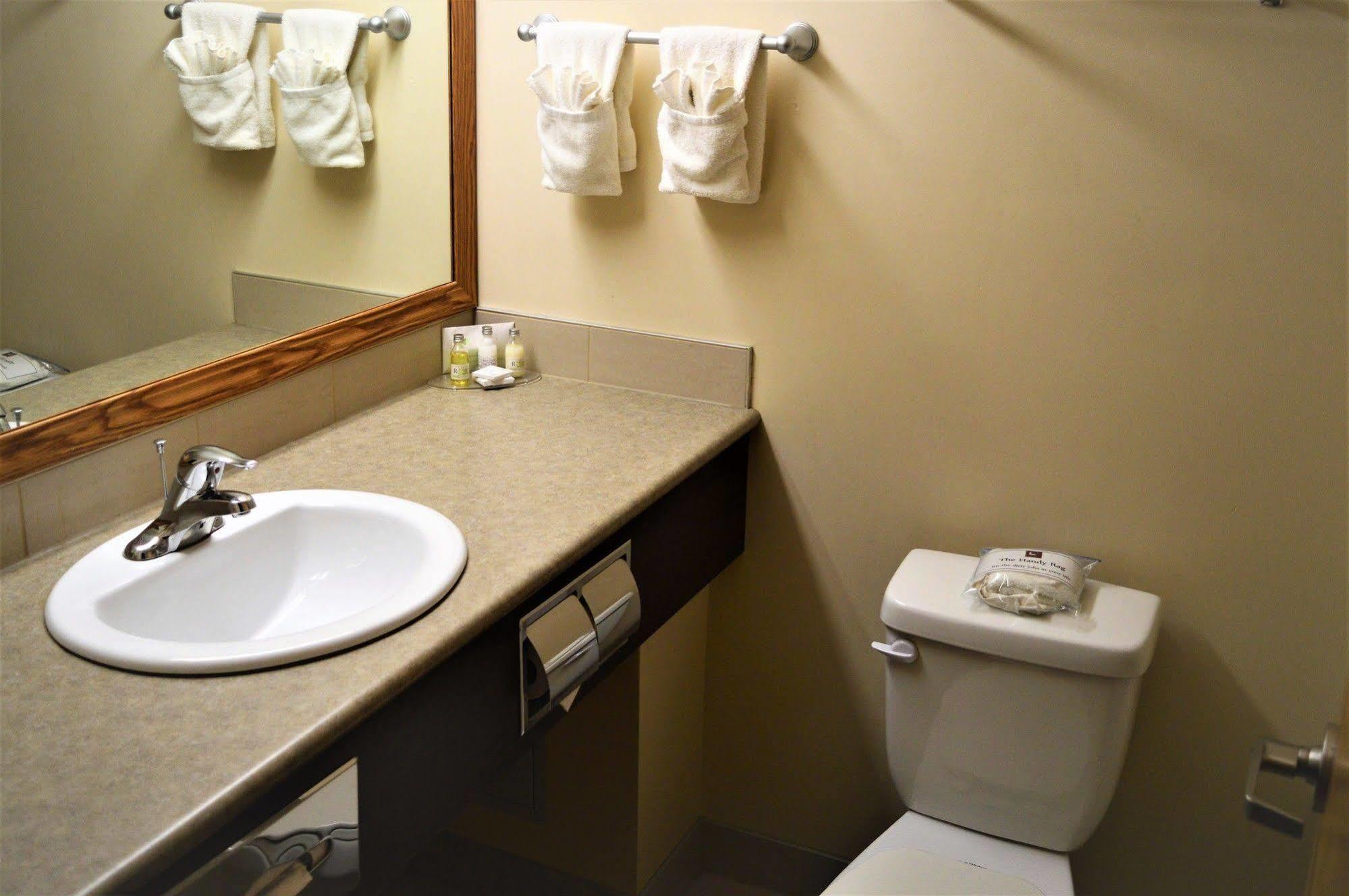 Sigma Inn & Suites Hudson'S Hope Hudson Hope Esterno foto